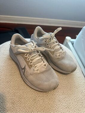 Nike Neutral-Tone Mesh Running Sneakers in Light Beige